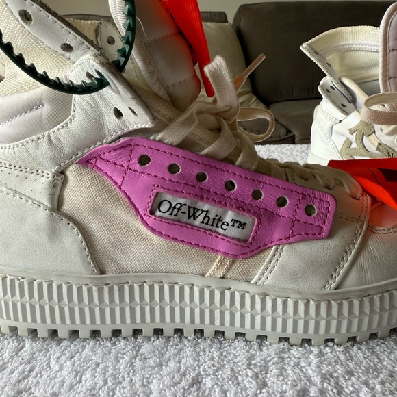 White High-Top Sneakers with Red Tags - Picture 3 of 8